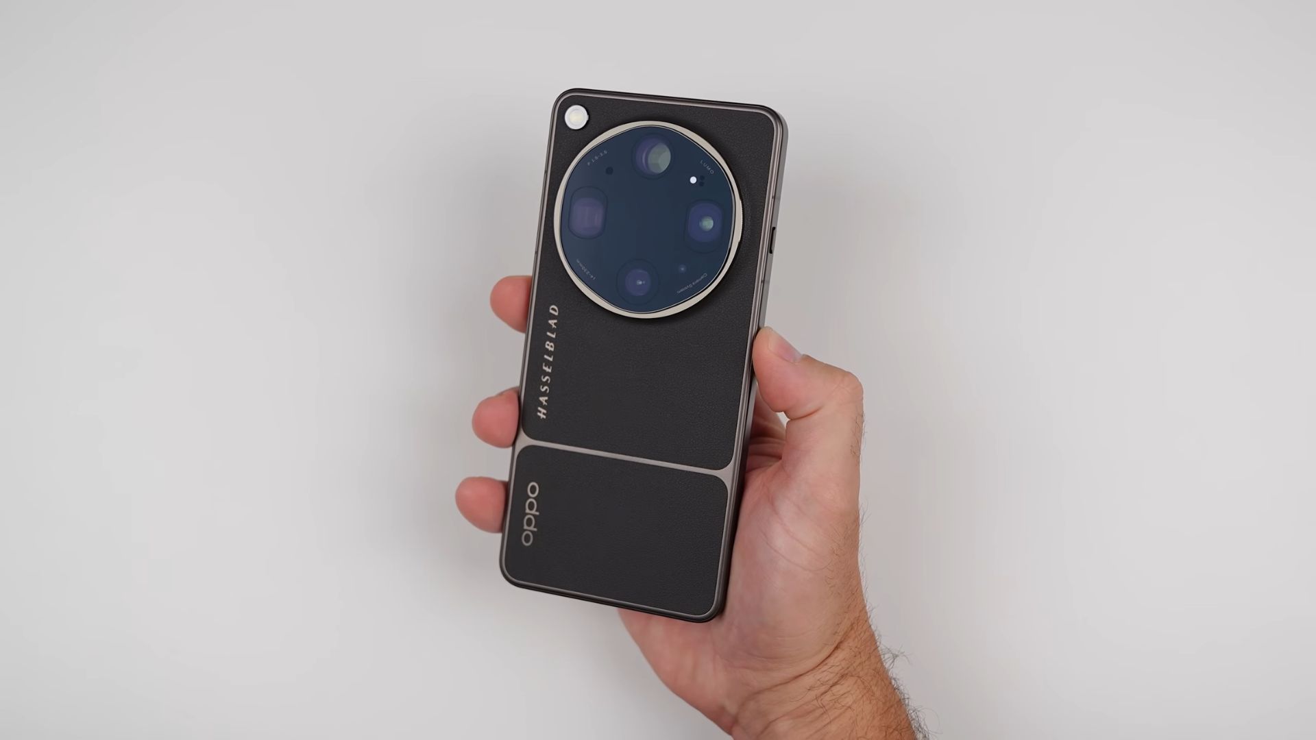 Đây là OPPO Find X9 Ultra trước ngày ra mắt: Camera zoom quang 10x trở lại, sắp bán chính hãng!